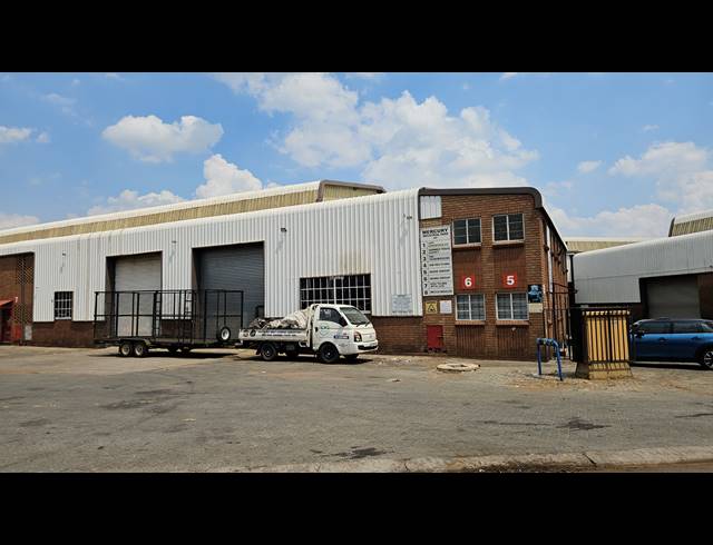 690M² WAREHOUSE TO LET IN JET PARK